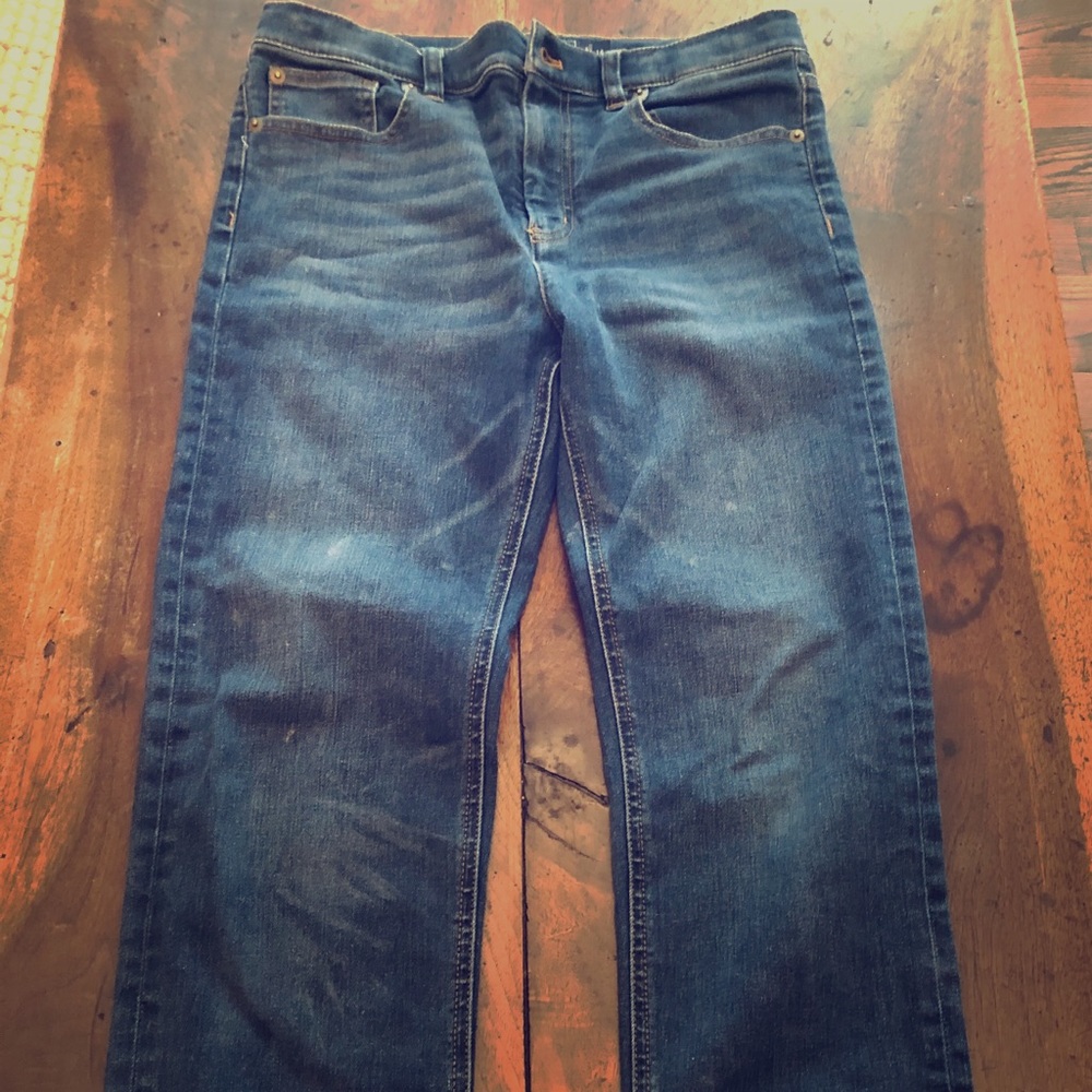 Boys Vineyard Vines Classic jeans.